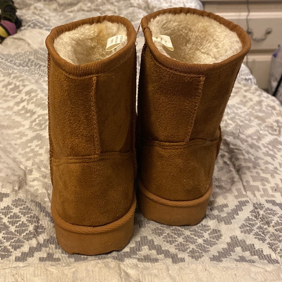 Tan knock off ugg boots!size 5 - Picture 2 of 3
